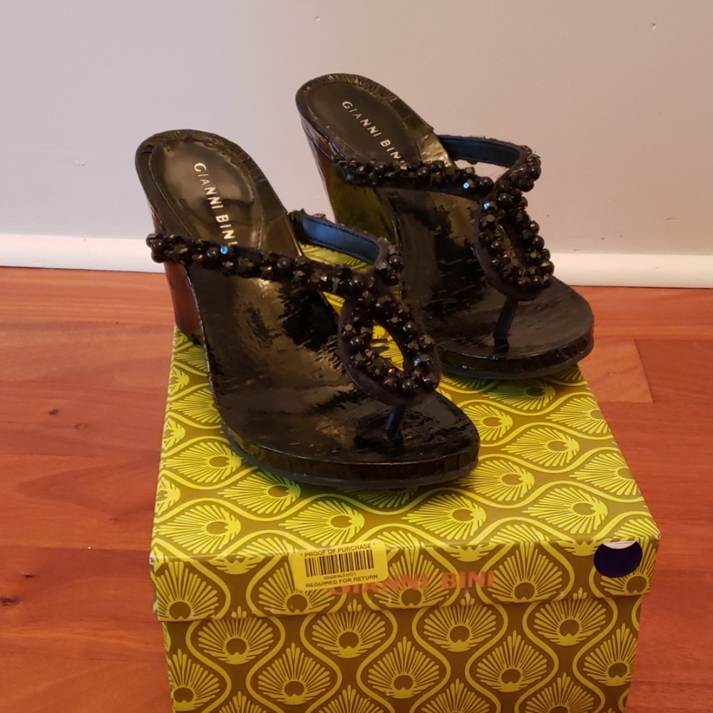Gianni Bini luster wedge